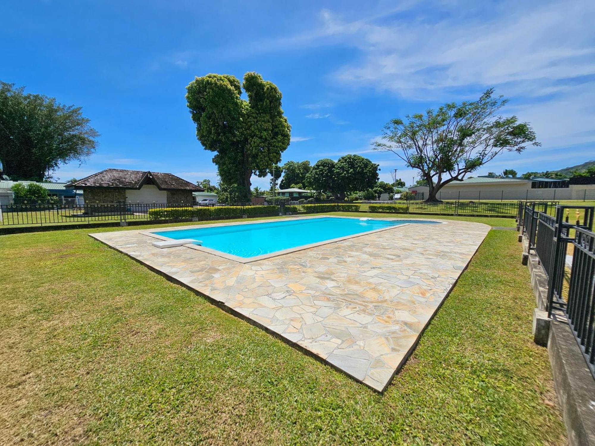 Cozy House In A Private Complex Villa Paea Bagian luar foto