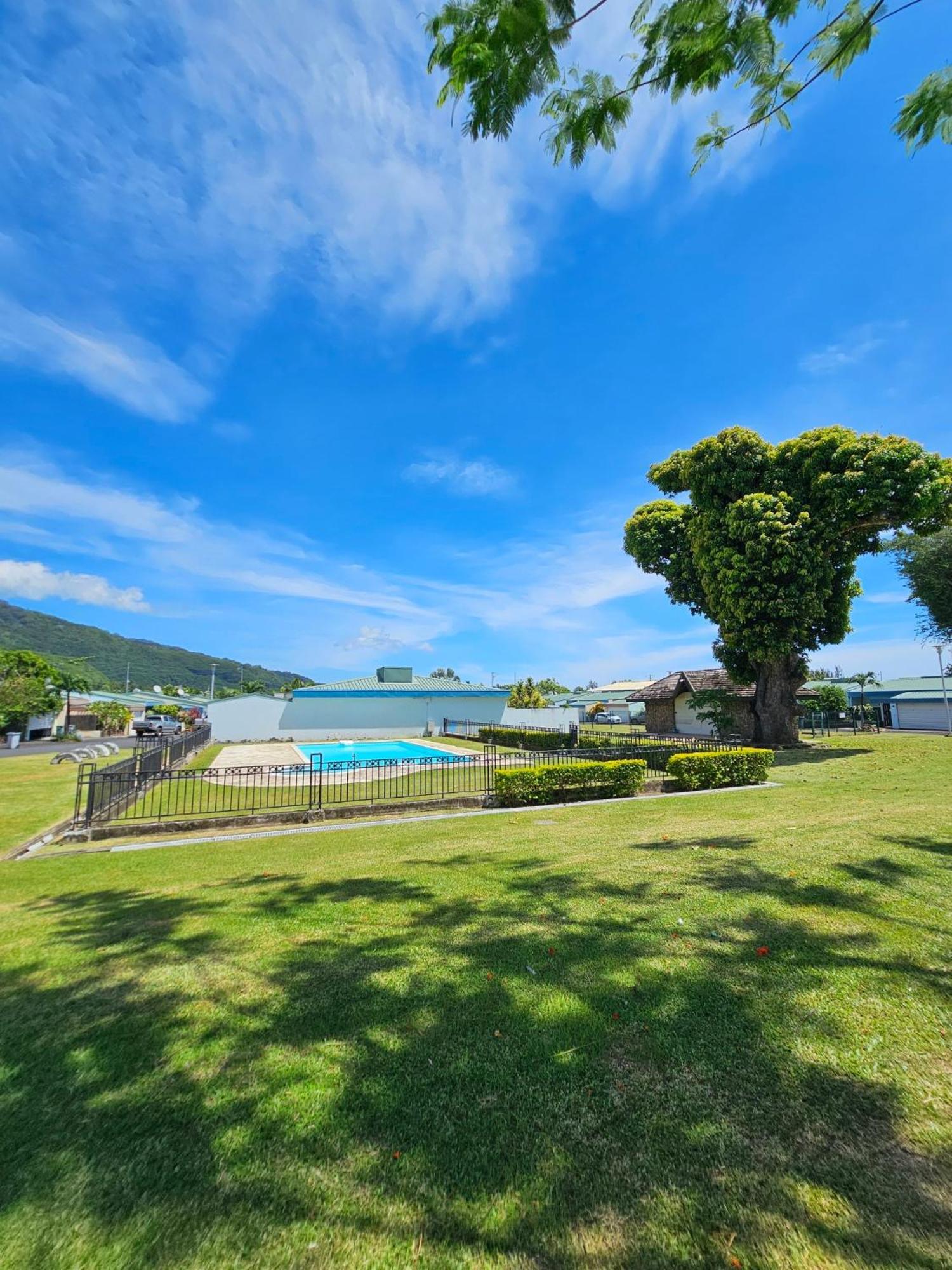 Cozy House In A Private Complex Villa Paea Bagian luar foto