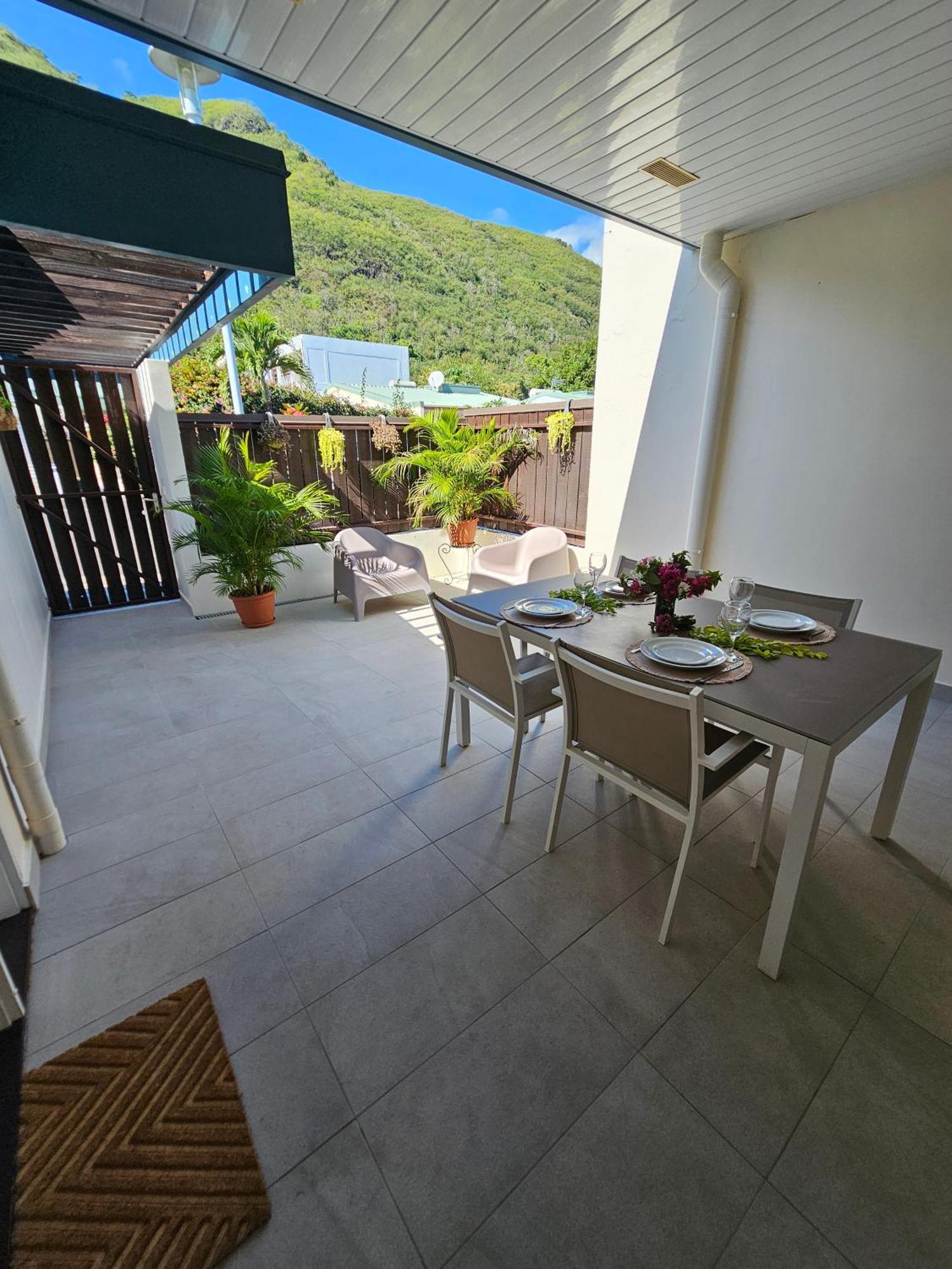 Cozy House In A Private Complex Villa Paea Bagian luar foto