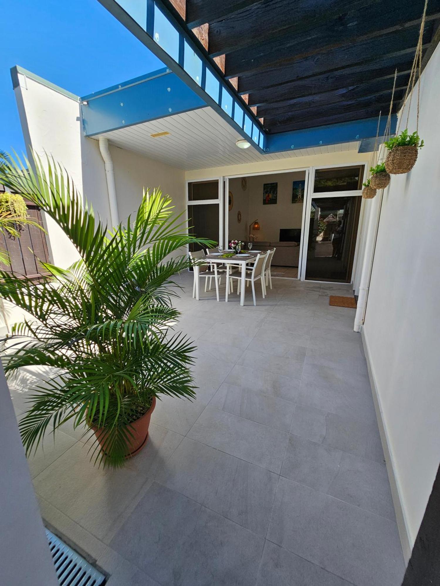 Cozy House In A Private Complex Villa Paea Bagian luar foto