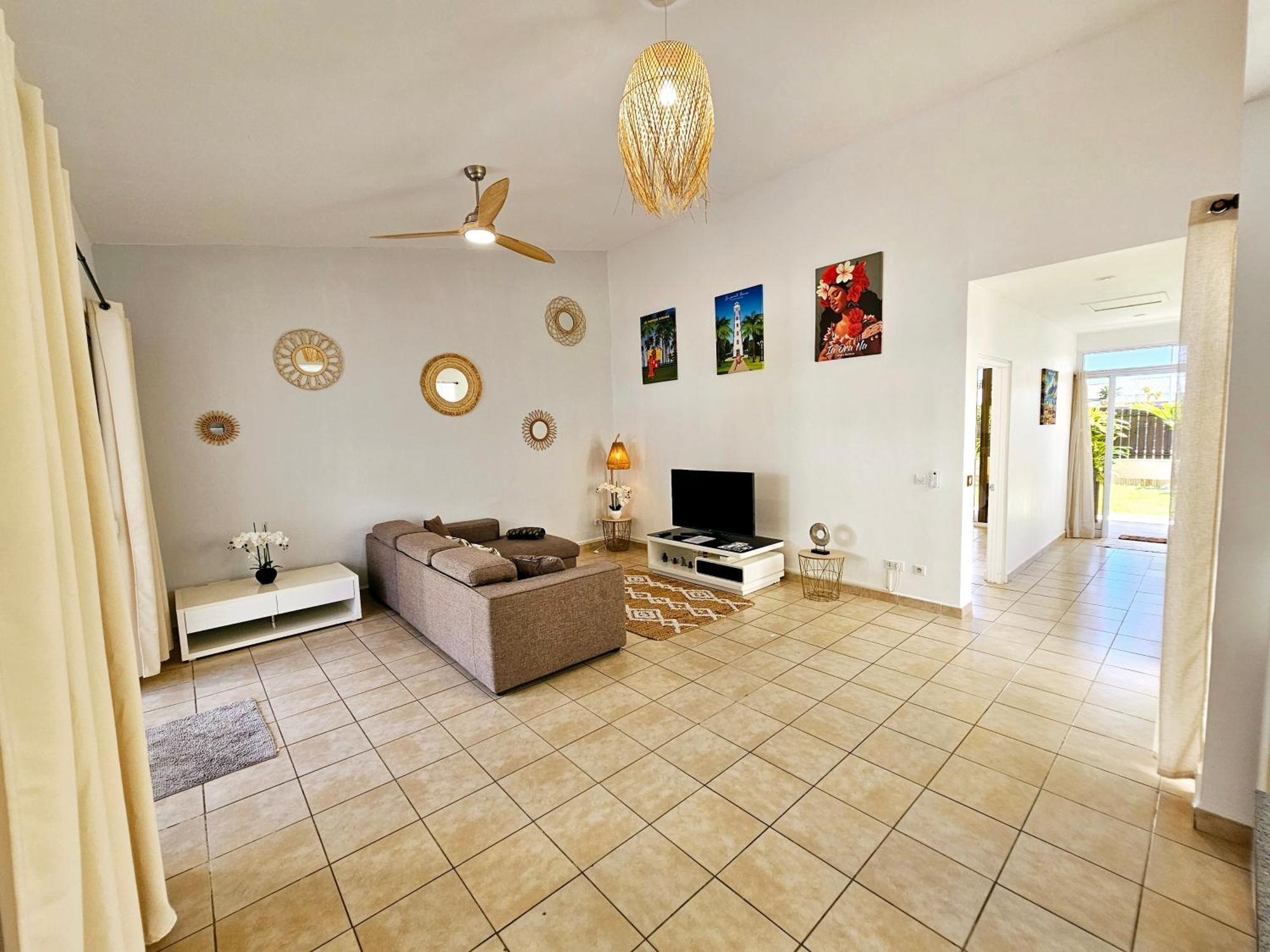Cozy House In A Private Complex Villa Paea Bagian luar foto
