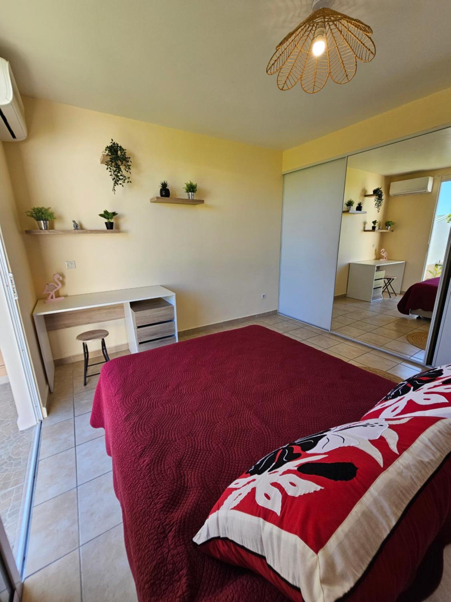 Cozy House In A Private Complex Villa Paea Bagian luar foto