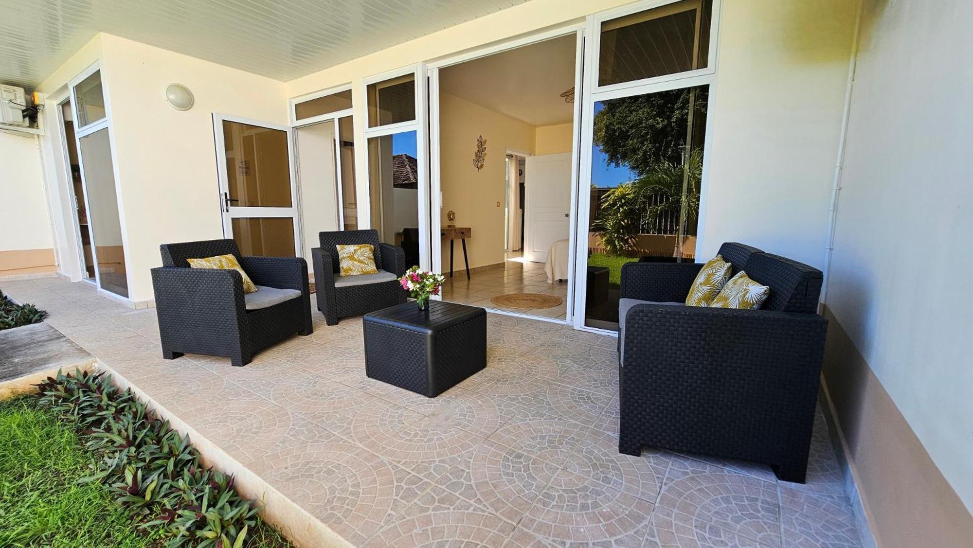 Cozy House In A Private Complex Villa Paea Bagian luar foto