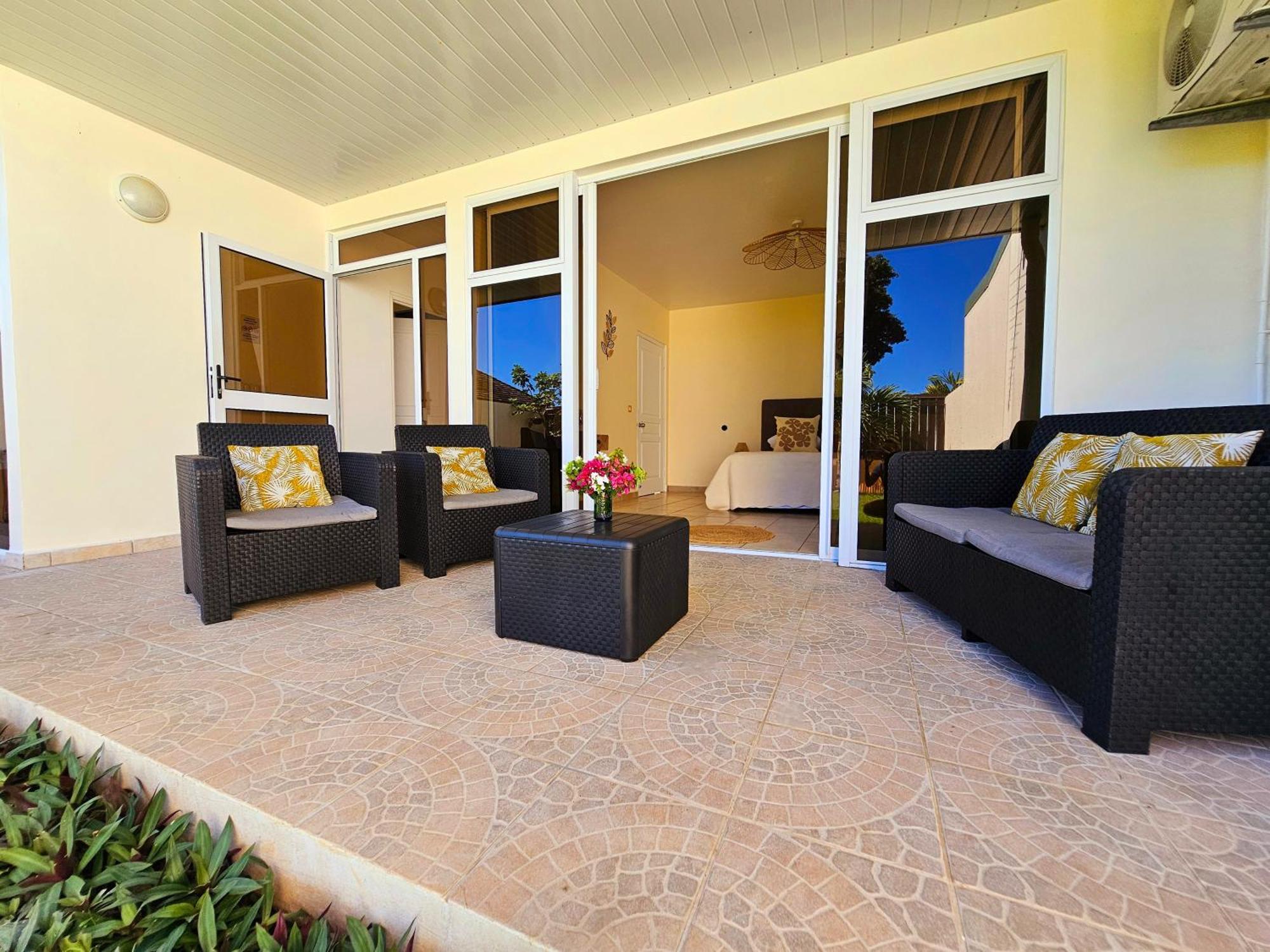 Cozy House In A Private Complex Villa Paea Bagian luar foto