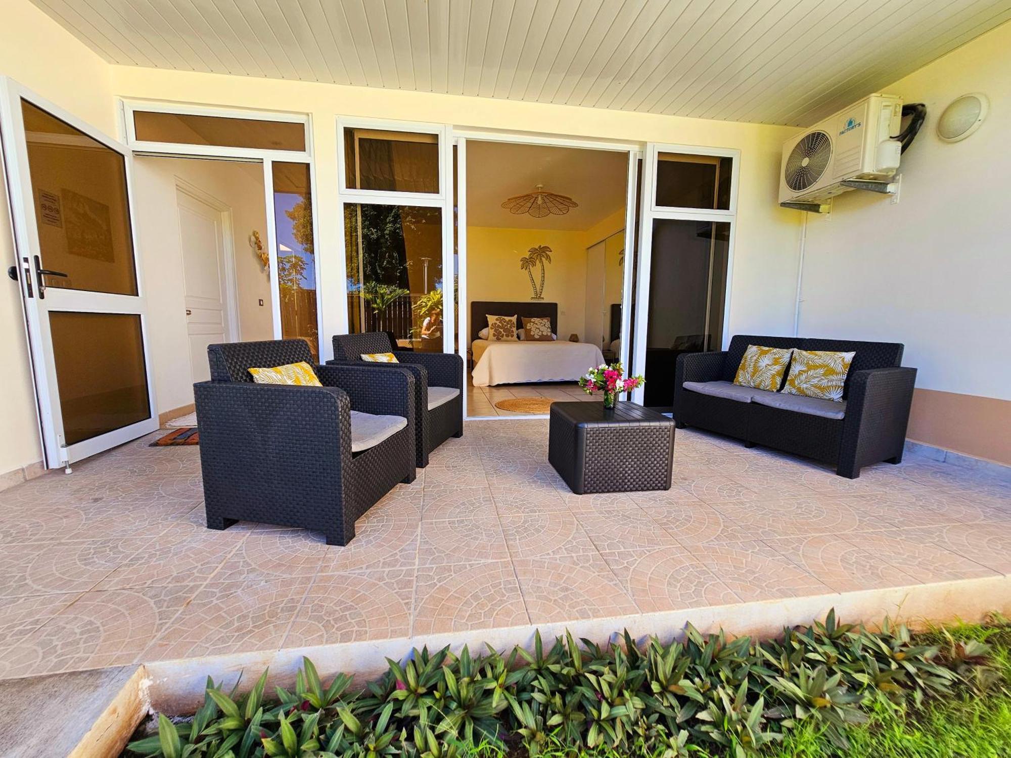 Cozy House In A Private Complex Villa Paea Bagian luar foto