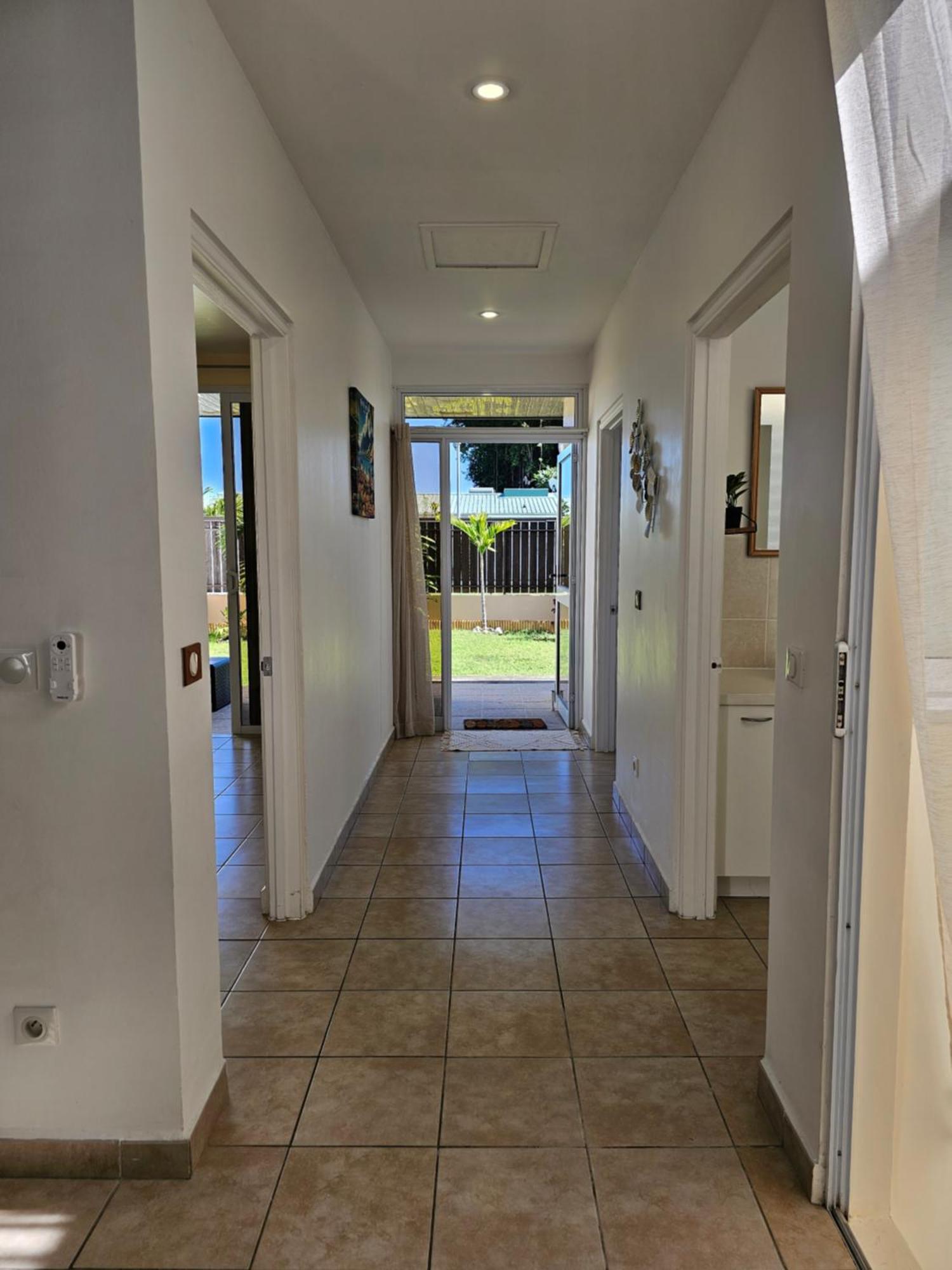 Cozy House In A Private Complex Villa Paea Bagian luar foto